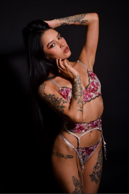 Ibiza Tops - Escorts - VICTORIA